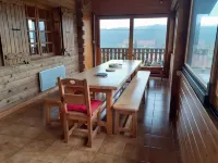 Chalet with fireplace (wood supplied) sleeps 10 (discount for stays of 3 nights or more)