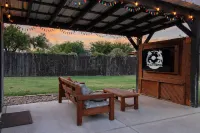 The Gotti Ranch/ Gameroom/ Pool/ Gym/ Theater/ Tiki Bar/ Grills/ Mariokart/ PS4