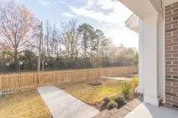 Luxury Coastal Norfolk Townhome, 5 minutes from beach, next to naval base Hotels near Norfolk Premium Outlets