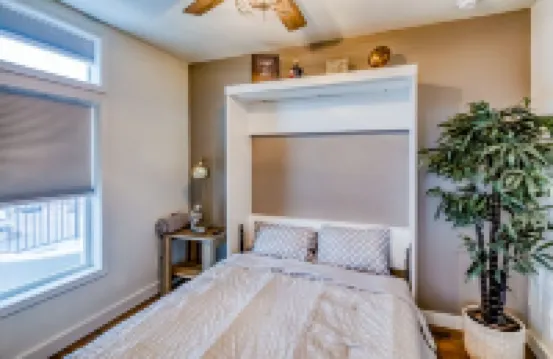 !!!NEW HOME AMAZING RIVER VIEWS!!!EXPERIENCED HOST PRIVATE BEACH & LAUNCH RAMP