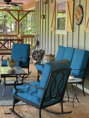 Rosie’s Peaceful Lake House