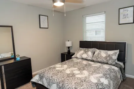 "Charming 2-Bedroom Home: 6 Min to Hollywood Beach"