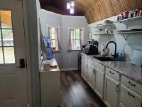Newly transformed farm cottage off the beaten path! Hotels in Scioto County