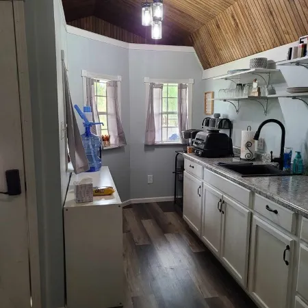 Newly transformed farm cottage off the beaten path!