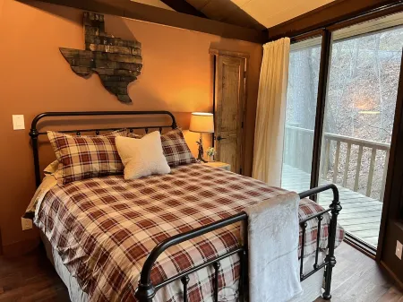 Cozy, Luxury Cabin, in the Heart of Bryce Resort on Bryce Mountain