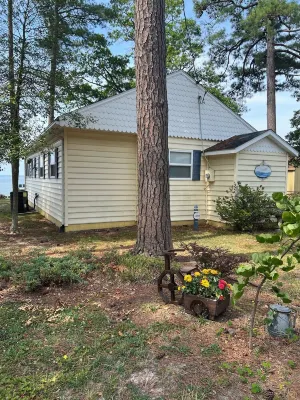 Waterfront Cottage with Pier & Boatlift on the Beautiful Potomac River