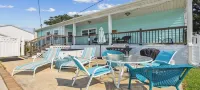 Oak trees, Heated Pool/Spa oasis & walk to beach! Drive to downtown 3 min!