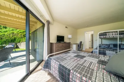 Wapato Point Halmalka Condo 510-A, 3 bed 2 bath, Sleeps 8,  Next to Outdoor Pool