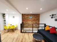 5 sleeps with kids play area and travel cot