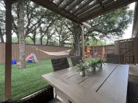 Kid-Friendly Backyard, Pool & Game Room – Ideal for Families & Lg Grp - Slps 15 - Homestays