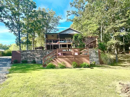 Lakefront,  Private Beach, Hot tub, Kayaks, Paddle boards