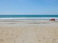 “Shore Thing” at our spacious Beachfront Oasis - WEST Hotels in Emerald Isle