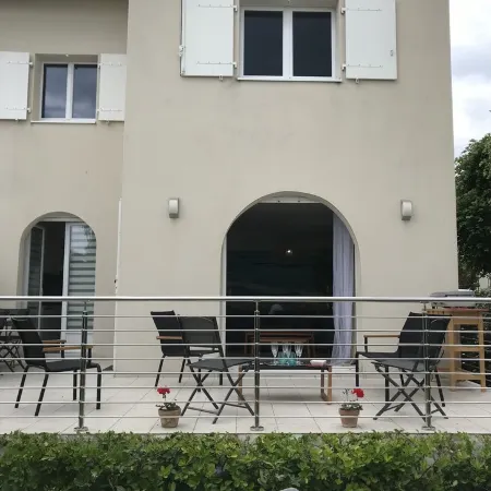 Stunning sea view ROYAN PONTAILLAC, 4 bedrooms, 2 showers, 1 bath, 4 nights mini