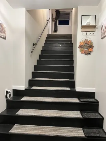 The Loft- second story, 2 bedroom apt with walk out balcony Отели в г. Licking County