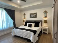 Country Chic only 10 minutes away from TTU. Pet friendly! Hotels near Walmart Supercenter