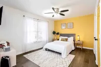 Hip & Cozy Getaway - 5 mins to DT Lawrenceville! Hotels in Lawrenceville