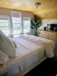 Family sized home 3 Minutes to the Jet Express and 30 minutes from Cedar Point!