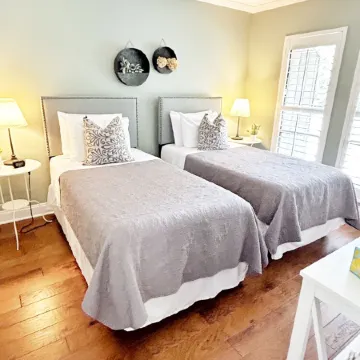 Beautiful, renovated ,clean 2BD,2BA condo in Pinehurst, Pool, Wifi , Cable etc