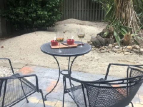 Tangara - A Stylish Newly Renovated Studio Apartment, close to the surf beach.