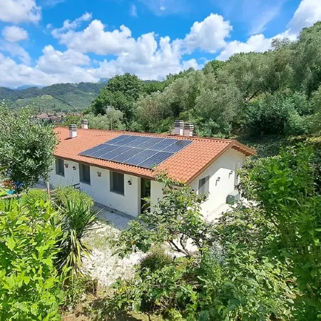 Pony's Cottage in Tuscan hills facing the sea
