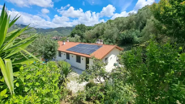 Pony's Cottage in Tuscan hills facing the sea
