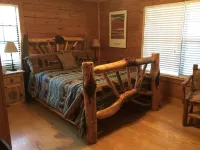 AMAZING LOG TREEHOUSE CABIN ON THE COLORADO RIVER