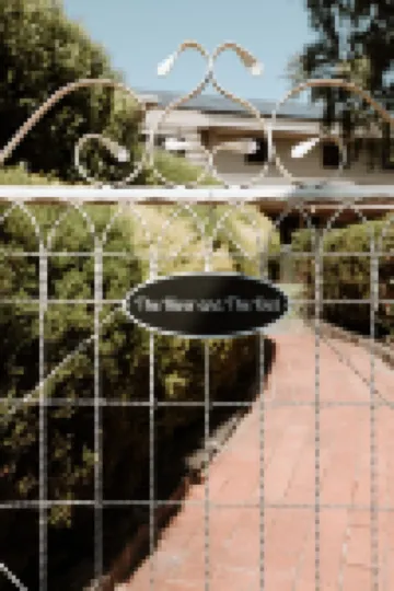 Luxury Couples' Retreat Beside the Beautiful Barwon River