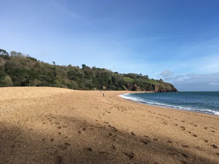 Stylish modern dog friendly two bedroom chalet in Dartmouth