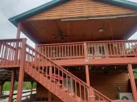 Cute One Room Upstairs Loft just minutes from Bull Shoals Lake & the White River