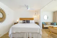 NEW !!!  DIRECT OCEANFRONT SUNSETS and crashing waves!Newly remodeled! GORGEOUS