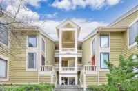 2 BR l 2 BA Condo w/ Large Pool, Large Deck with Bay Views - Quiet Neighborhood Hotels near Northside Park