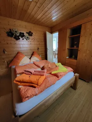 Holiday house on the lake directly at the "Zeulenrodaer Meer" in the bungalow village Zadelsdorf