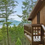 Big Mountain Treehouse!  Beautiful cabin home w/ SPECTACULAR views of Lake Hotels in Whitefish