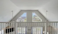 Beach views! Listen to the waves! Steps to beach access! 3 bed and 3 bathrooms!