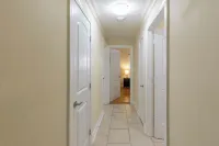 Tropical Vibes! Spacious 3BD/2BA, BBQ, Parking & more -10 min to Best Locations Hotels in Royal Palm Estates