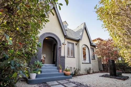 Venice Beach Villa: private luxury, sundeck, prime in-demand location