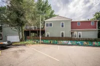 The Highlands Hangout, EXPO, DOWNTOWN, restaurant row!!!  Game room & LOCATION!
