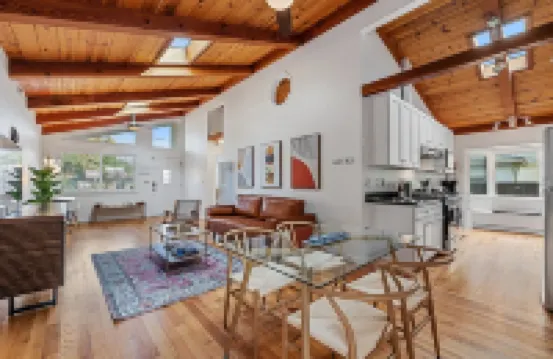 Designer retreat home near Stanford! Luxury, Gym, Peloton, office,Backyard,BBQ