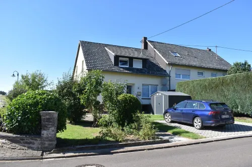 Vacation home Auf Pötsch Cozy vacation home with garden Hotels in Minderlittgen