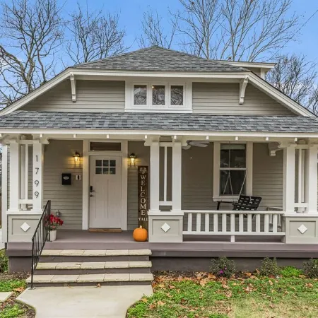 Luxurious + Spacious 3 BR In Midtown, LARGE backyard, Near food+Bar