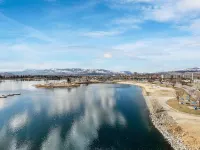Lakefront Condo w/ Jacuzzi, Rooftop near  Mall, Casino, Theater w/ City Views