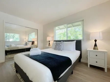 Cozy and Lovely walk to downtown