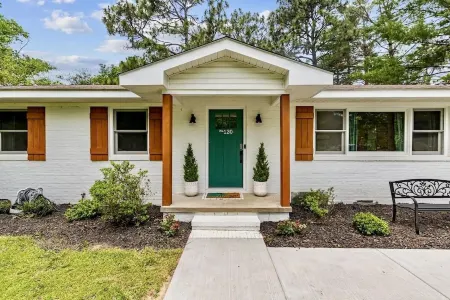 Location is a golfer's paradise and less than 10min from downtown Pinehurst!