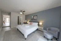 Private Pool Oasis in the heart of DFW! Quiet and central. Hotels near RDA PROMART