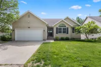 Hot Tub - Remodeled Canadian Lakes lakefront home with breathtaking sunsets!