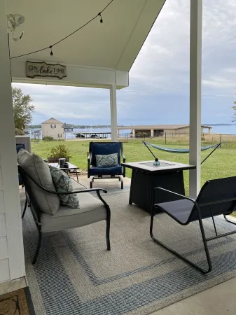 Relax near Lake Livingston in our spacious 3-bedroom retreat