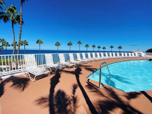 Hamilton Cove 2-bedroom condo with golf car & A/C in pleasant Catalina Island