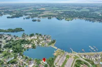 Brand new Buckeye Lake waterfront chalet A