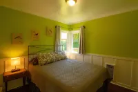 Work away ready, dog friendly. Downtown Tillamook - Modern Vintage Hotels in Tillamook