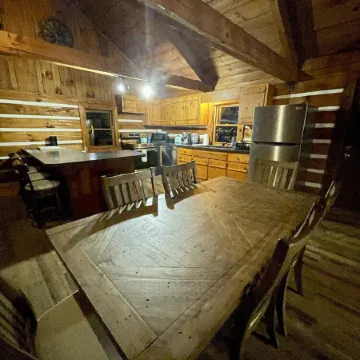 Quiet Cabin Nestled in Red River Gorge. Close to world class hiking and climbing